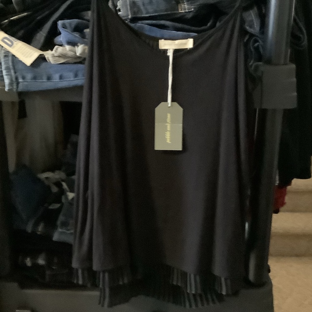 Pebble and Stone Black Tank Top‎